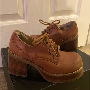 Cathy Jean Vintage Lace Up Heel Oxford